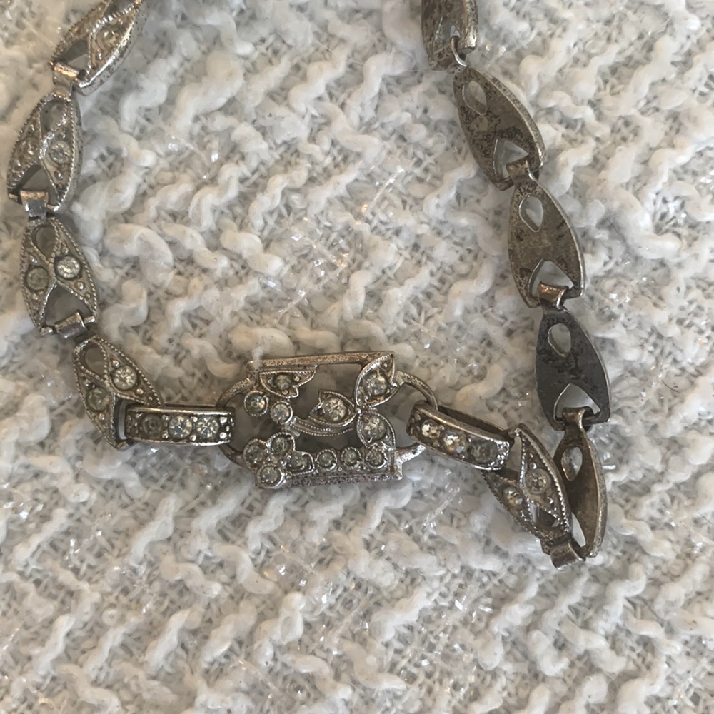Vintage bracelet embellished with many small clear stones and beautiful detail - Picture 3 of 4